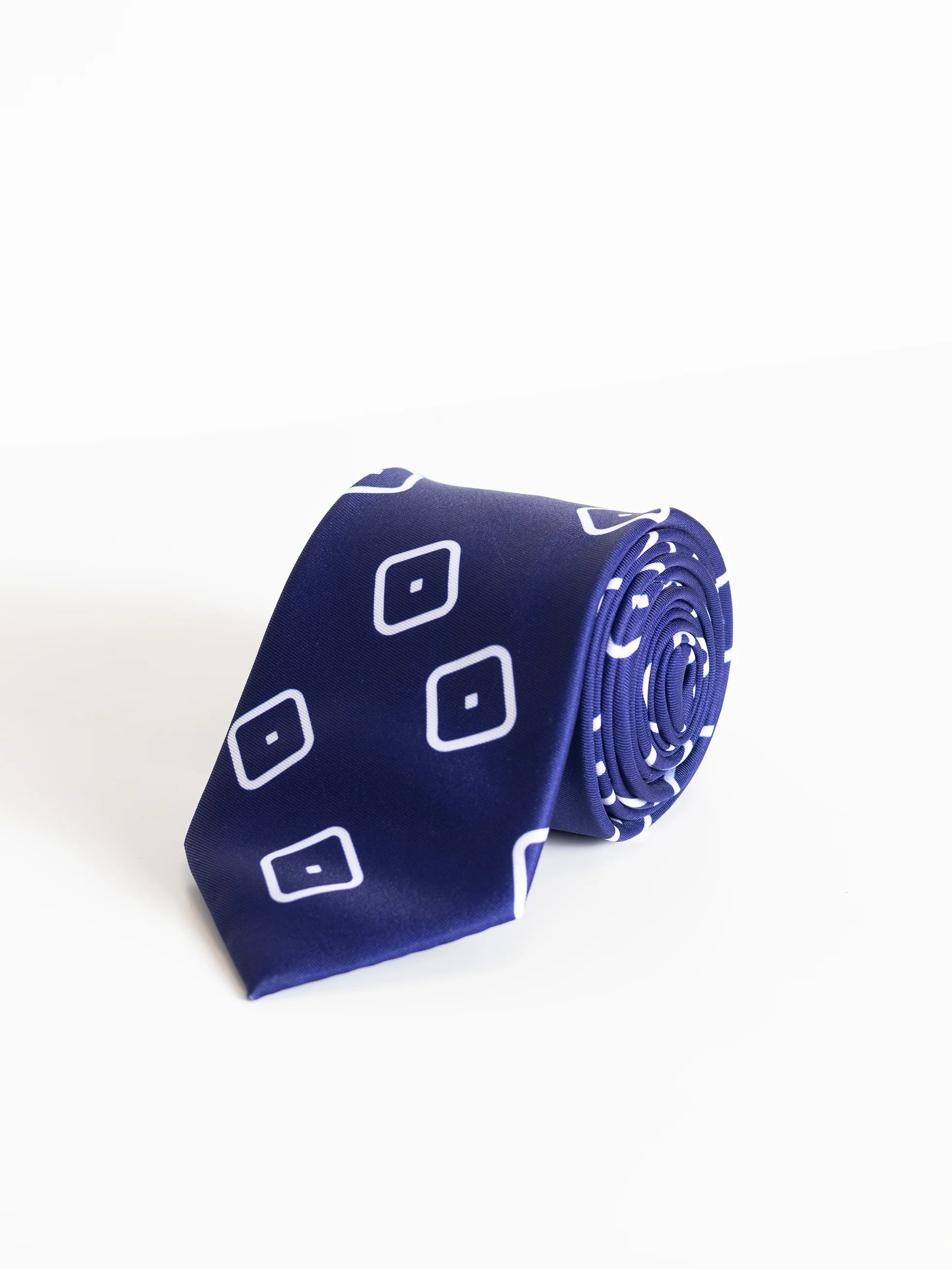 CORBATA ESTAMPADO GEOMETRICO AZUL TINTA