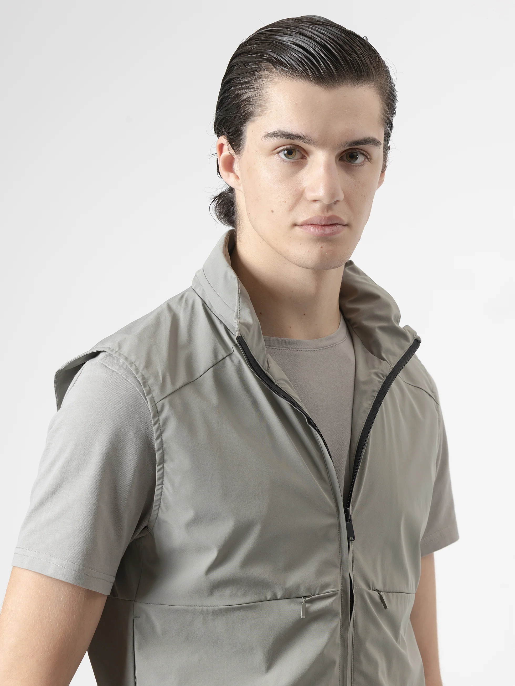 CHALECO TÉCNICO GRIS - Image 3